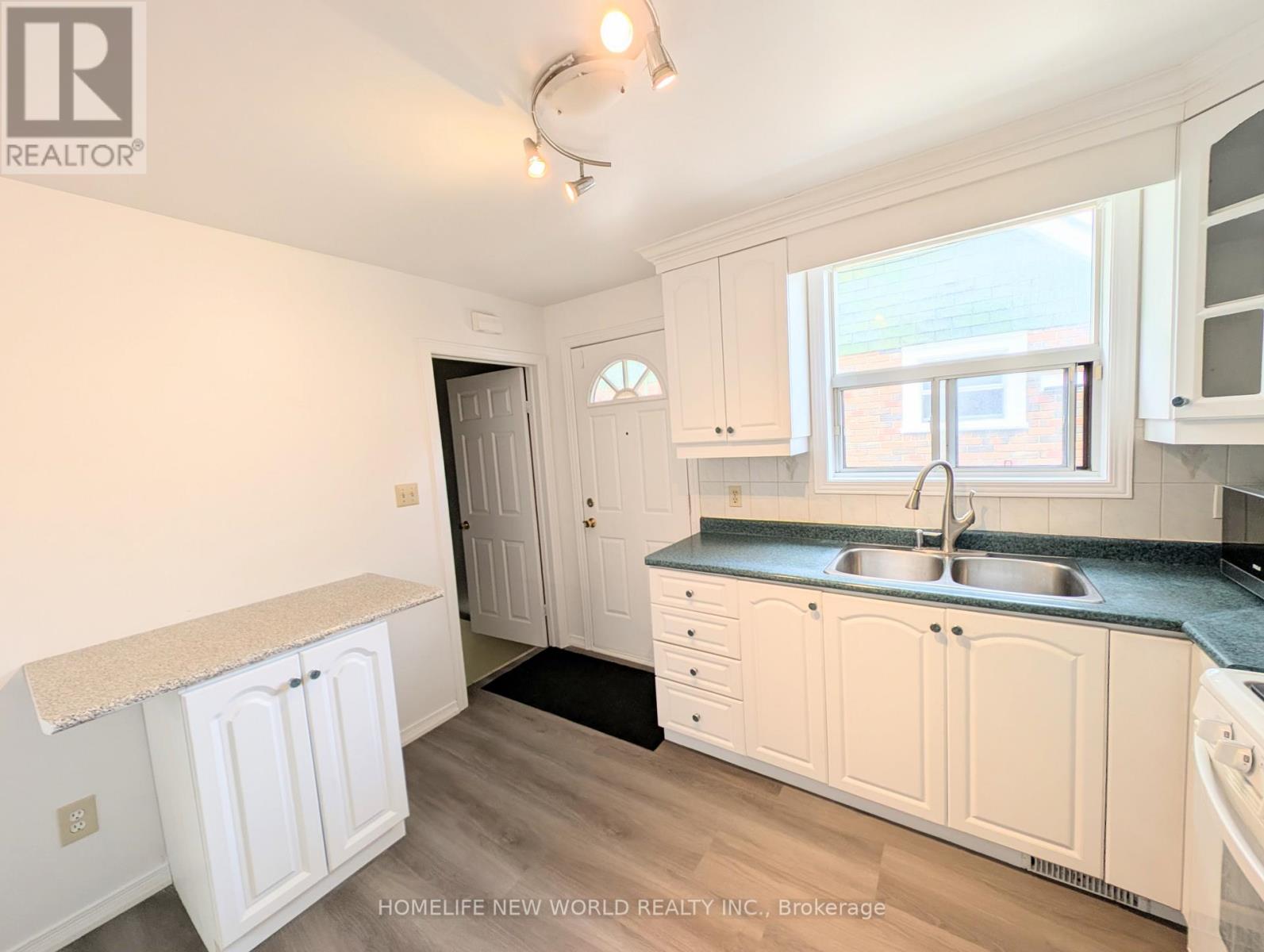 53 Dunraven Drive, Toronto, Ontario  M6M 1G9 - Photo 13 - W12937532