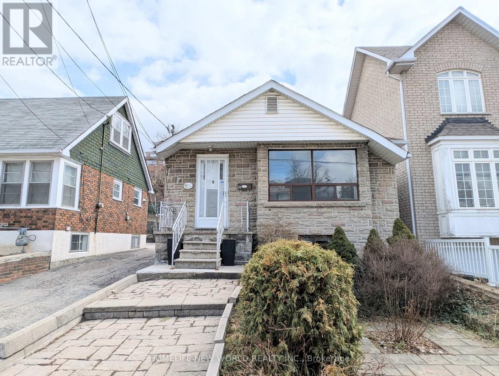 53 Dunraven Drive, Toronto, Ontario  M6M 1G9 - Photo 2 - W12937532