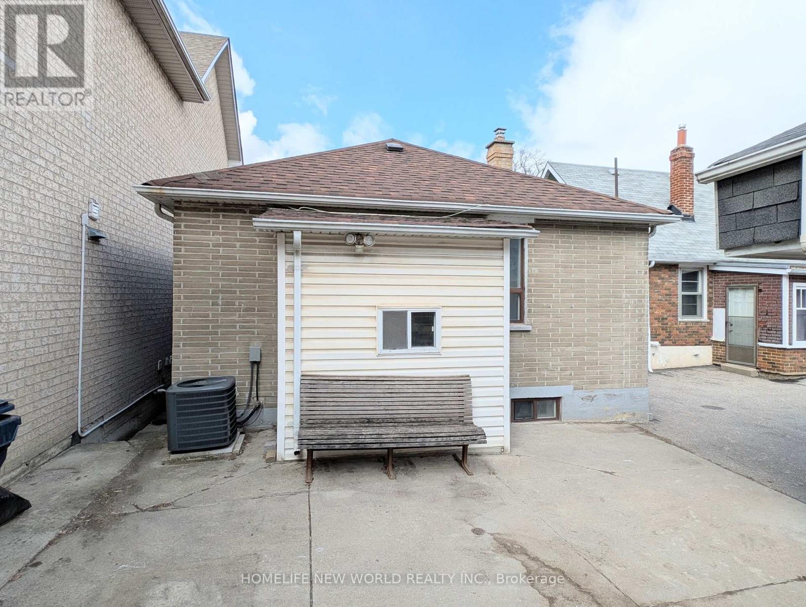 53 Dunraven Drive, Toronto, Ontario  M6M 1G9 - Photo 25 - W12937532