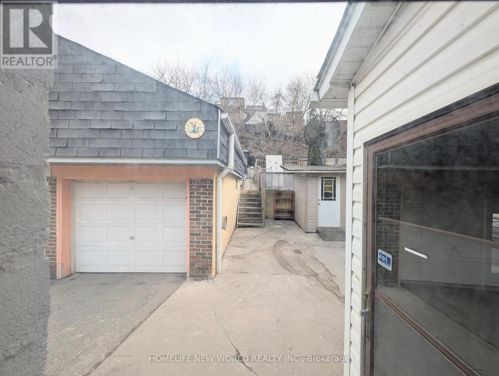 53 Dunraven Drive, Toronto, Ontario  M6M 1G9 - Photo 27 - W12937532