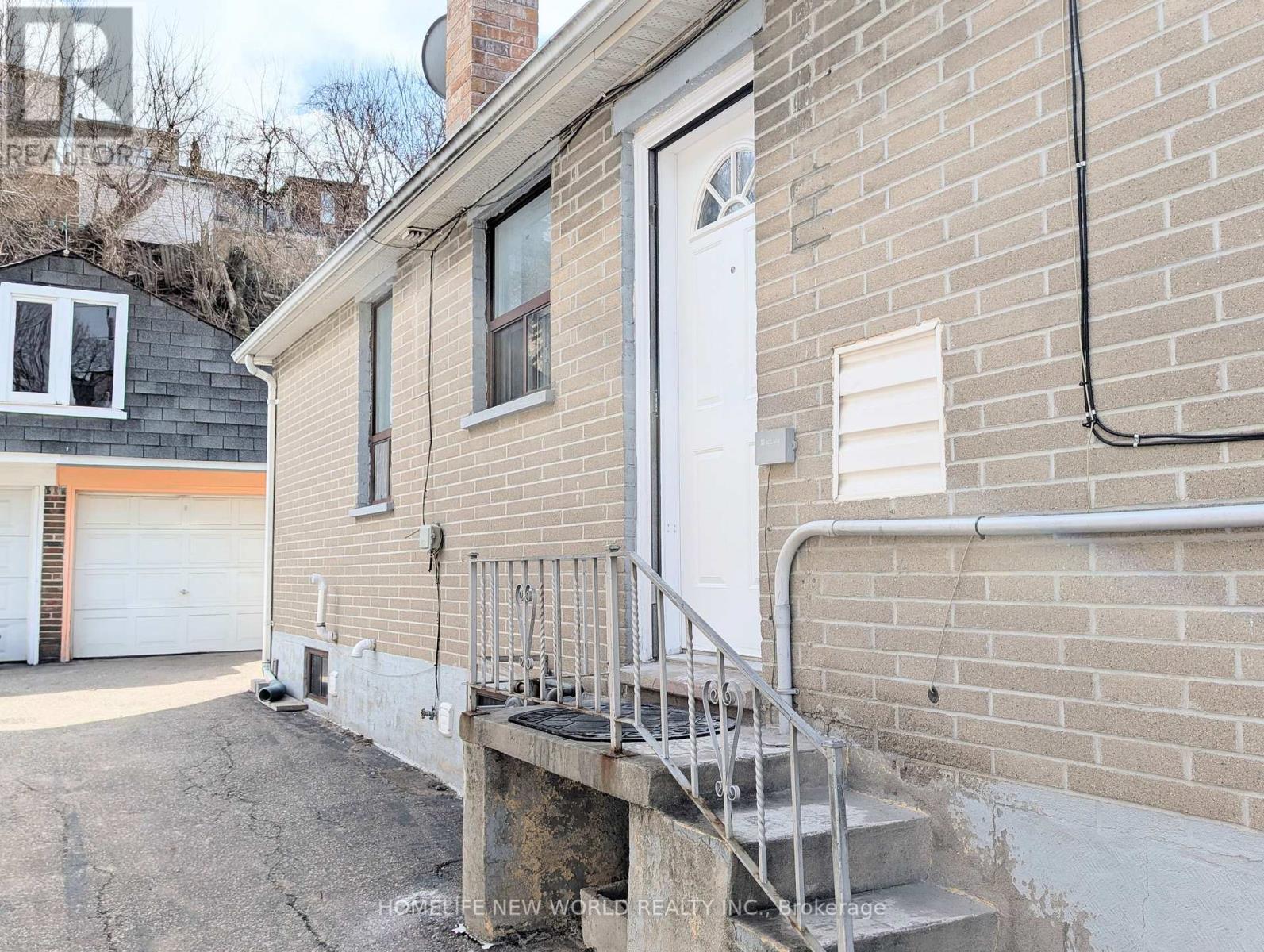 53 Dunraven Drive, Toronto, Ontario  M6M 1G9 - Photo 3 - W12937532