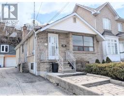 53 DUNRAVEN DRIVE, Toronto, Ontario