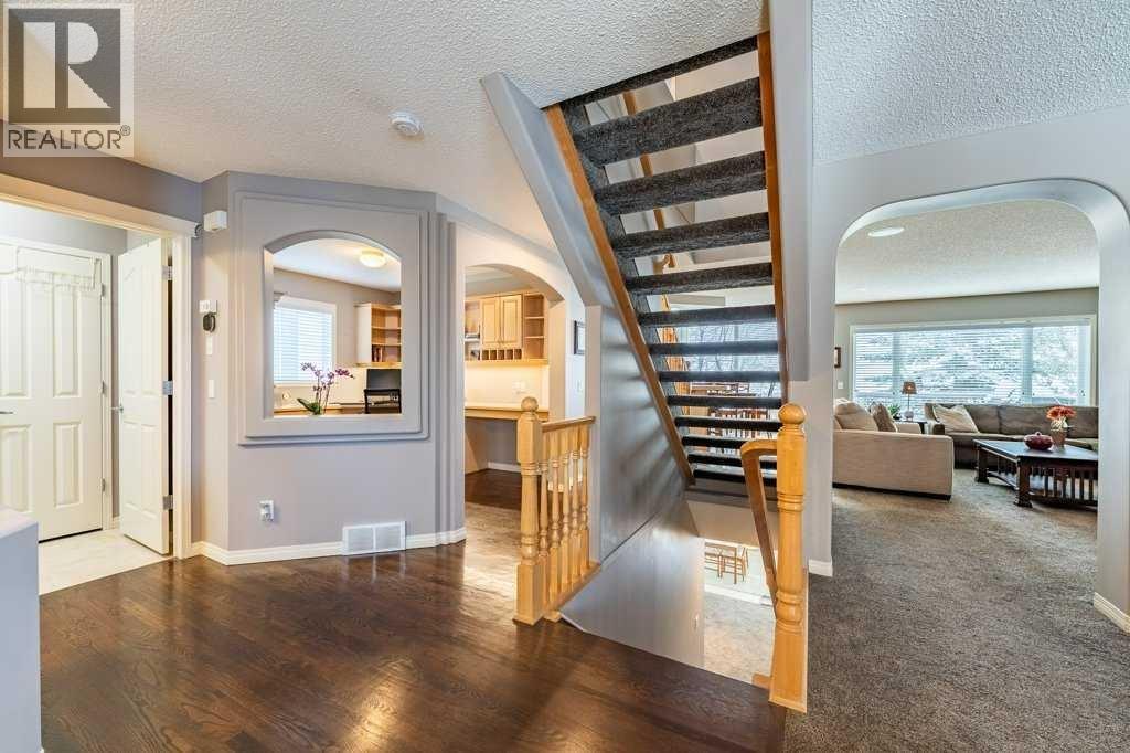 62 Springbluff Boulevard SW, Calgary, Alberta  T3H 4V3 - Photo 4 - A2295544