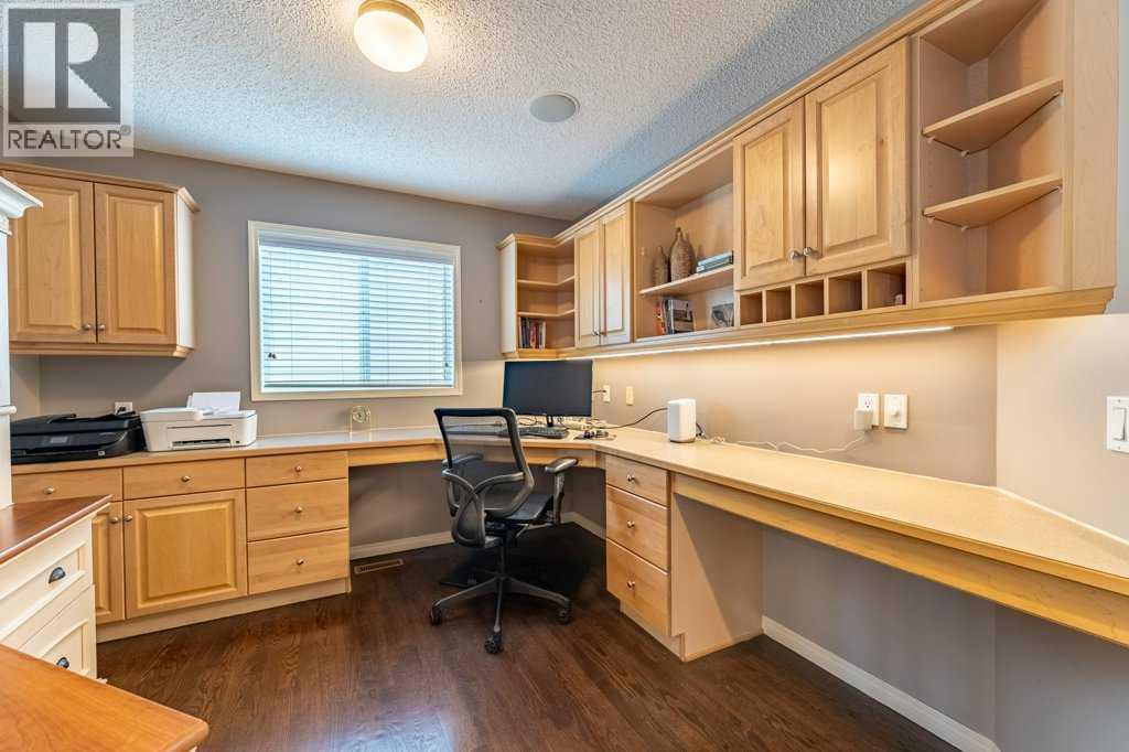 62 Springbluff Boulevard SW, Calgary, Alberta  T3H 4V3 - Photo 18 - A2295544