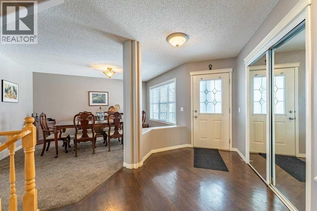 62 Springbluff Boulevard SW, Calgary, Alberta  T3H 4V3 - Photo 2 - A2295544