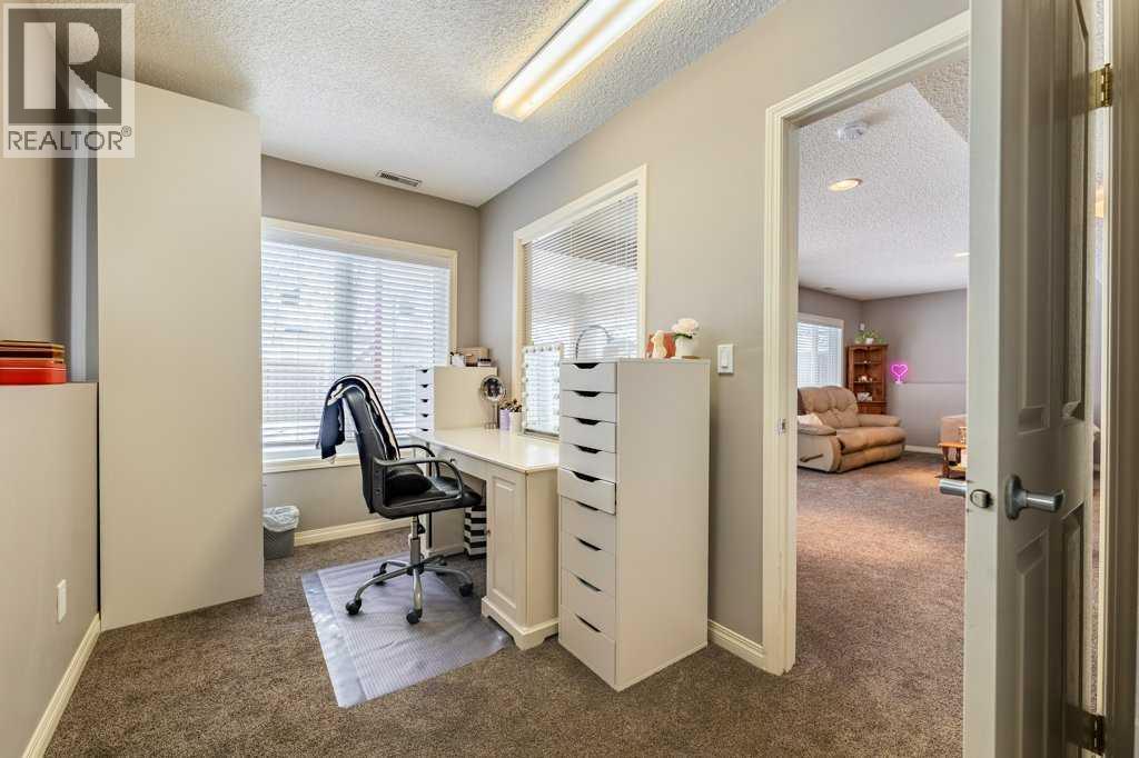 62 Springbluff Boulevard SW, Calgary, Alberta  T3H 4V3 - Photo 38 - A2295544