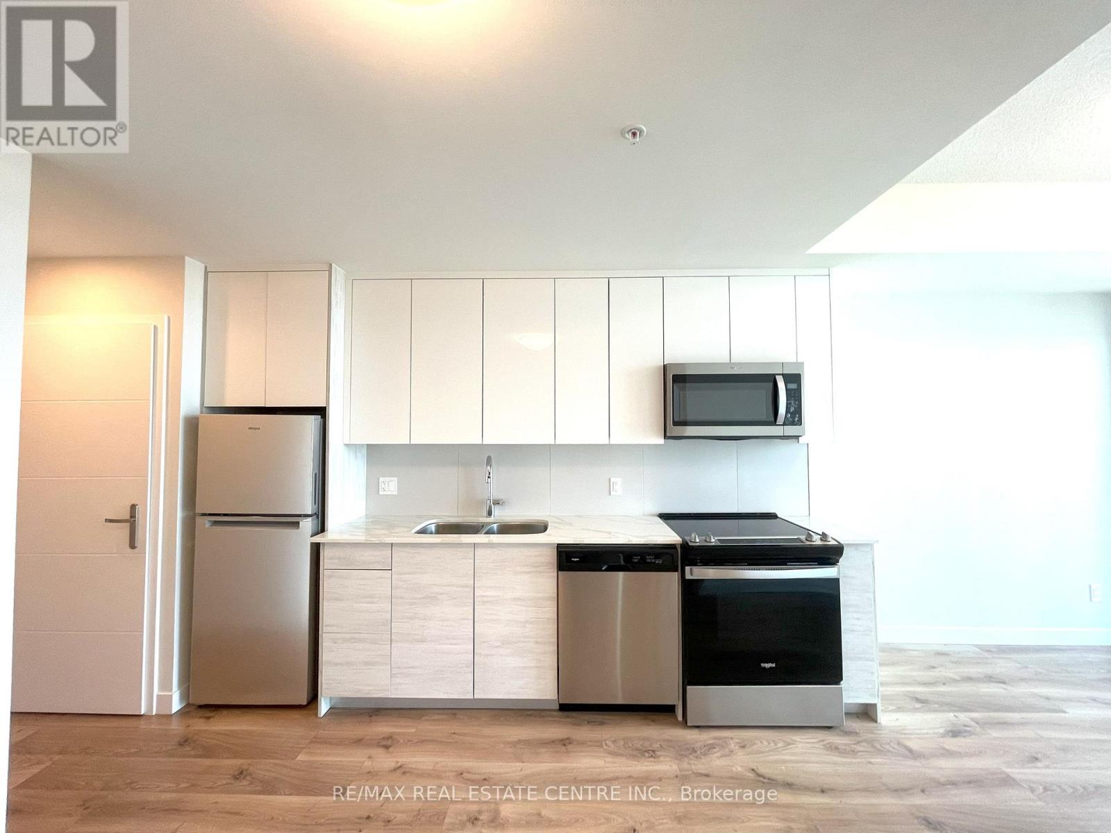 2505 - 60 Frederick Street, Kitchener, Ontario  N2H 0C7 - Photo 2 - X12937518