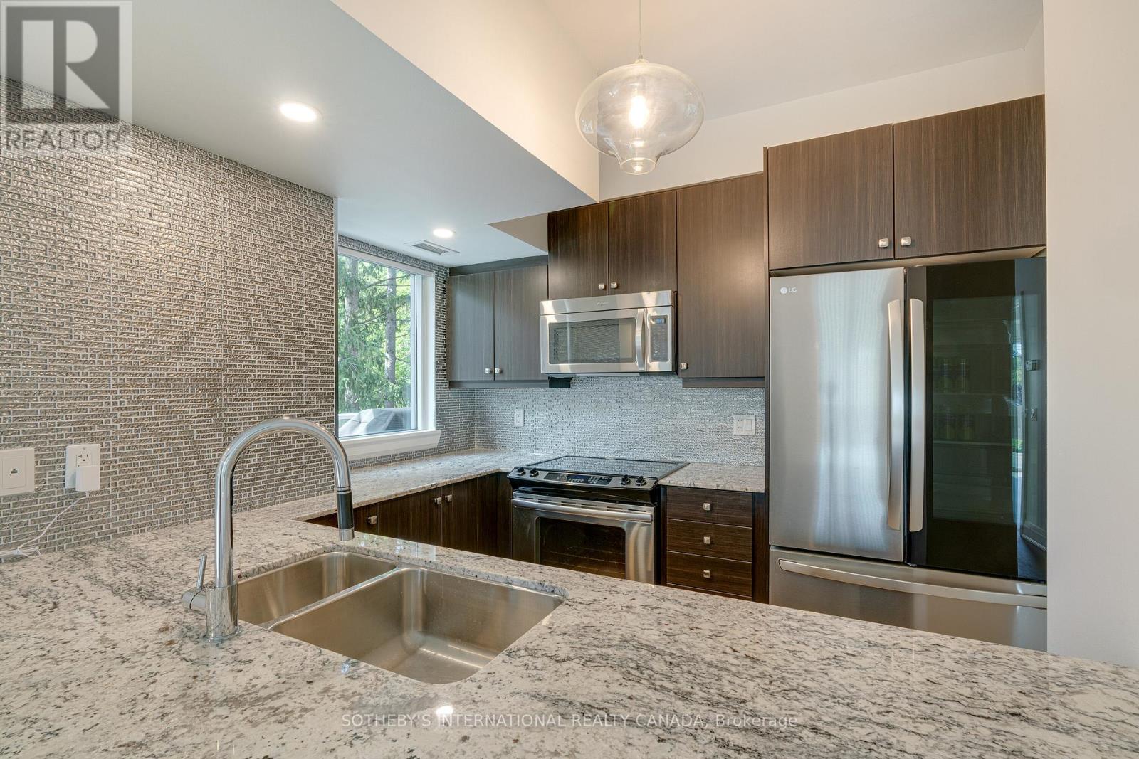 302 - 8302 Islington Avenue, Vaughan, Ontario  L4L 0E6 - Photo 8 - N12936936