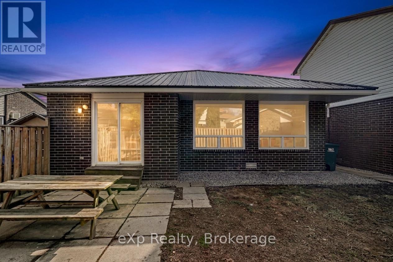 9190 BLENCARN COURT, Windsor, Ontario