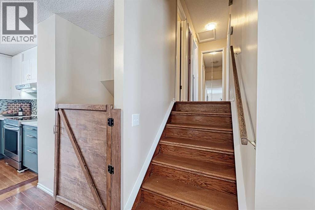 15 Edgeland Mews NW, Calgary, Alberta  T3A 4C9 - Photo 14 - A2295037