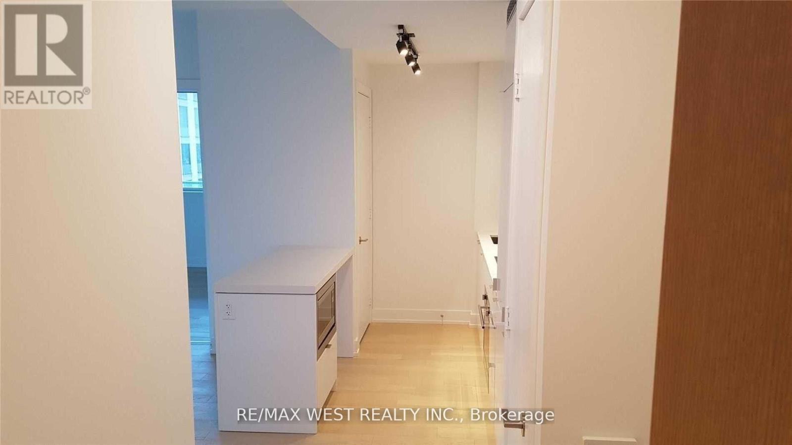 1705 - 7 GRENVILLE STREET, Toronto, Ontario