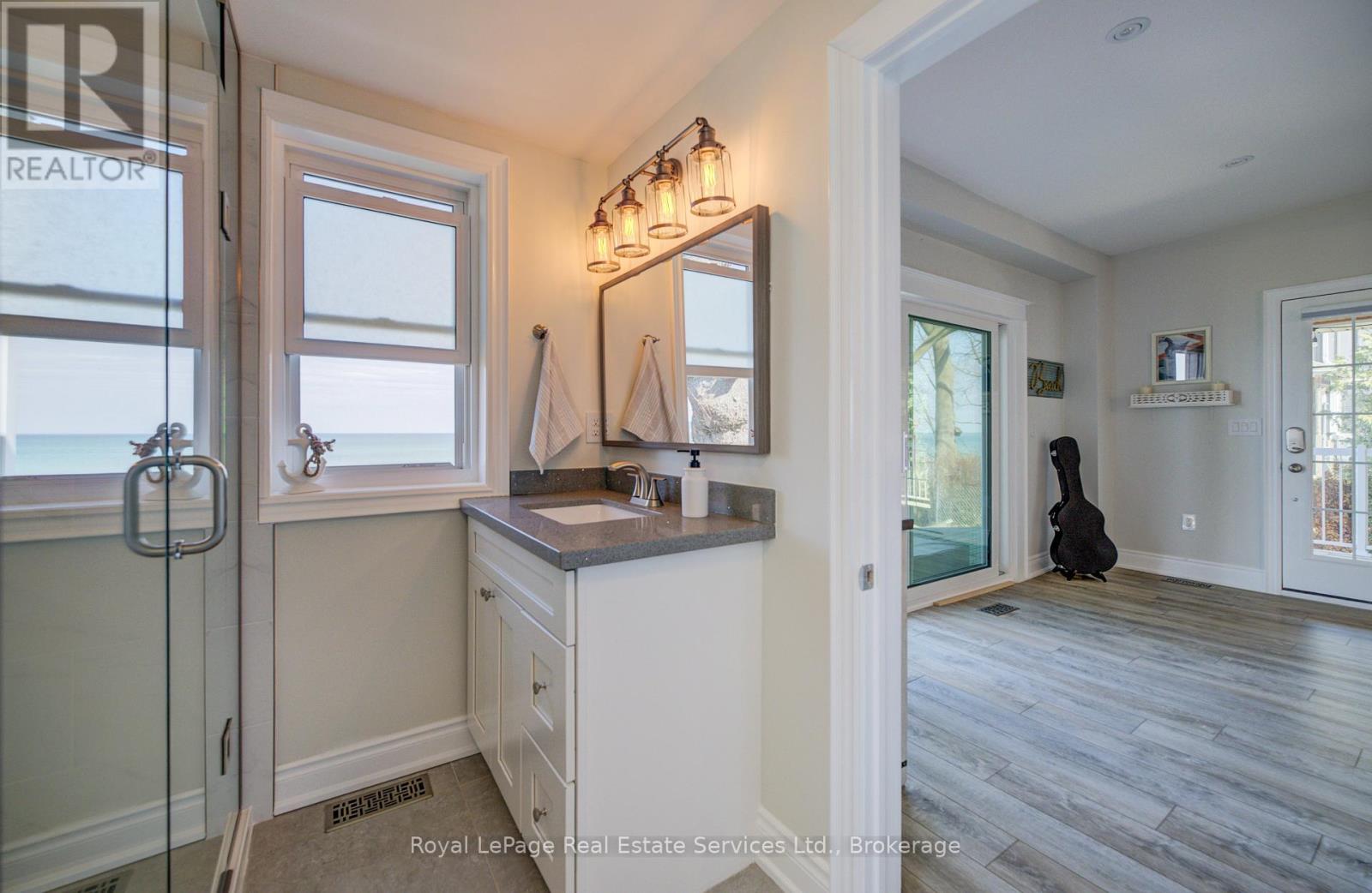 1 Tenth Street, Grimsby, Ontario  L3M 2V2 - Photo 12 - X12919648