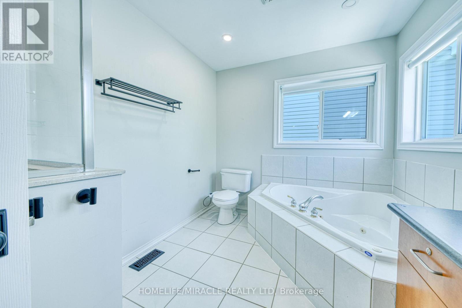 1350 Aldergrove Drive, Oshawa, Ontario  L1K 2Y6 - Photo 14 - E12937598