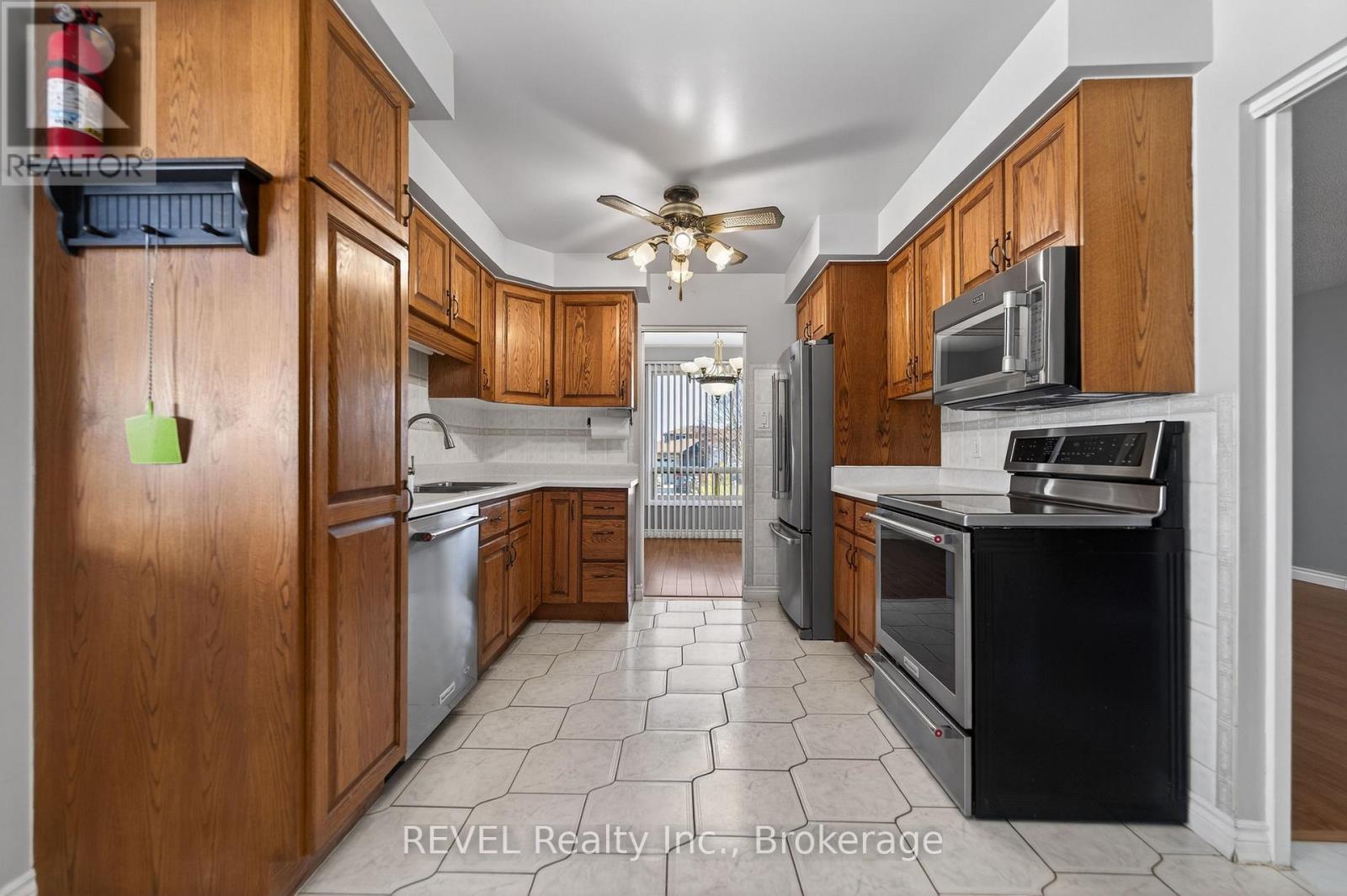 19 Lynwood Drive, Hamilton (Stoney Creek), Ontario  L8E 3E7 - Photo 19 - X12937552