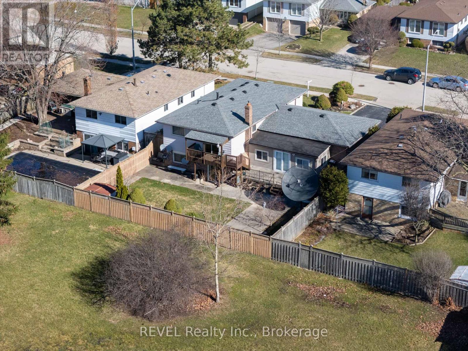 19 Lynwood Drive, Hamilton (Stoney Creek), Ontario  L8E 3E7 - Photo 48 - X12937552