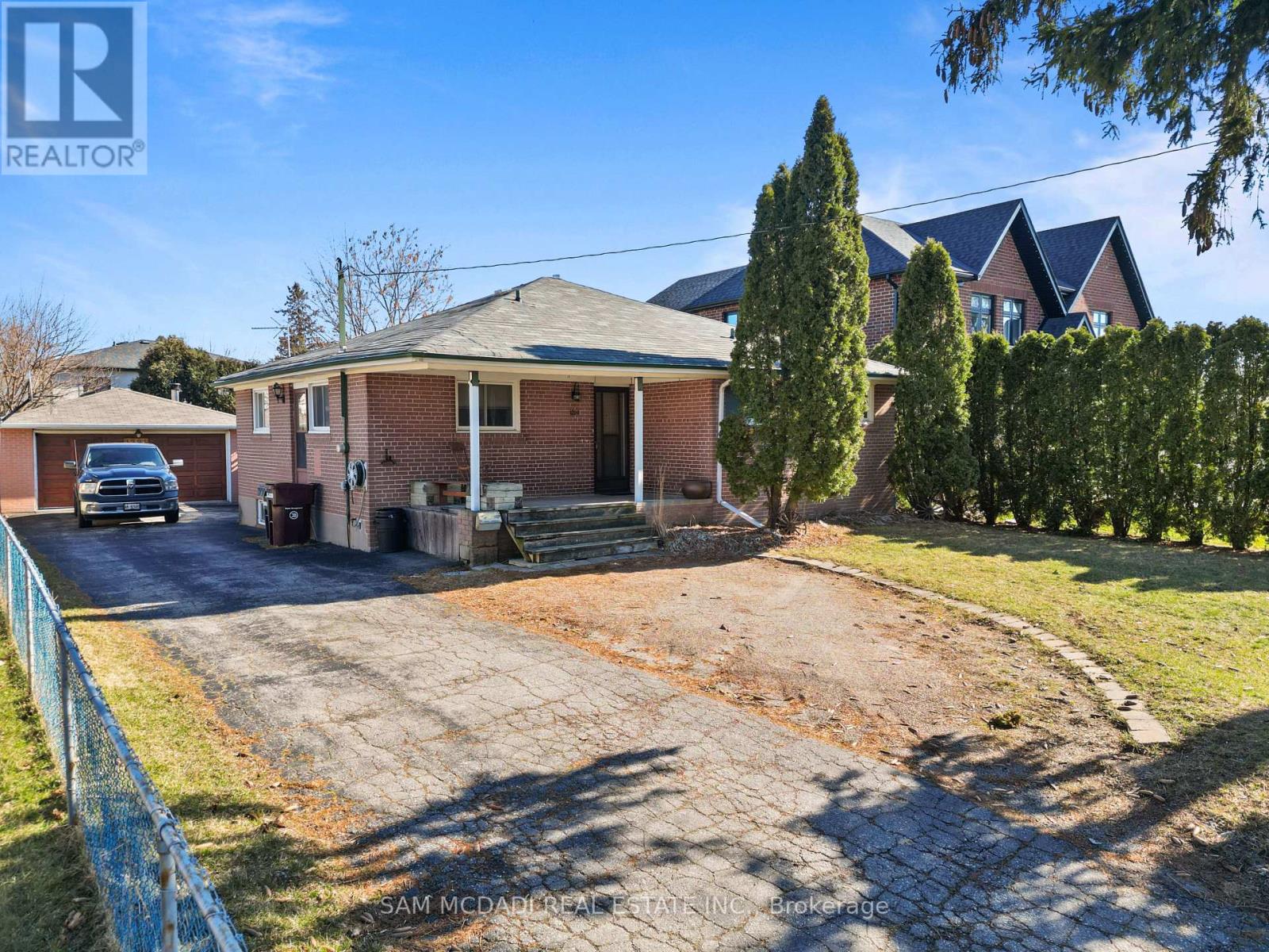 1294 Pinegrove Road, Oakville, Ontario  L6L 2X3 - Photo 4 - W12937582