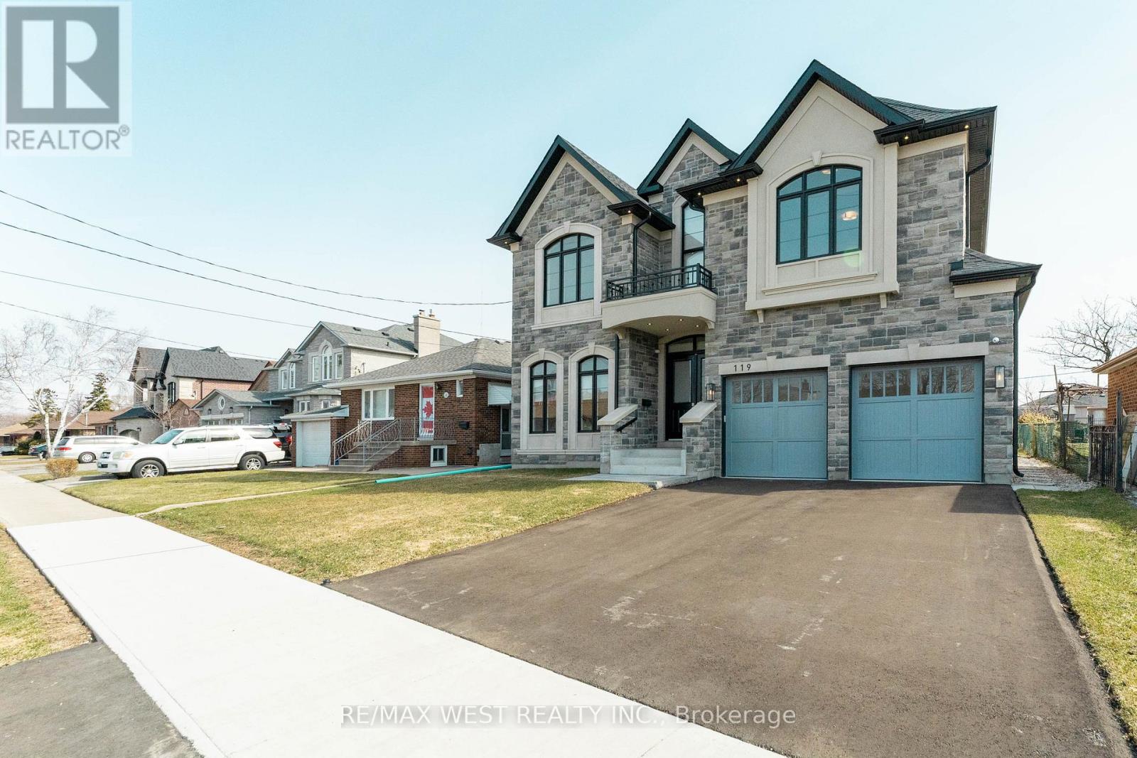 119 Jay Street, Toronto (Maple Leaf), Ontario  M6L 2M3 - Photo 2 - W12937604