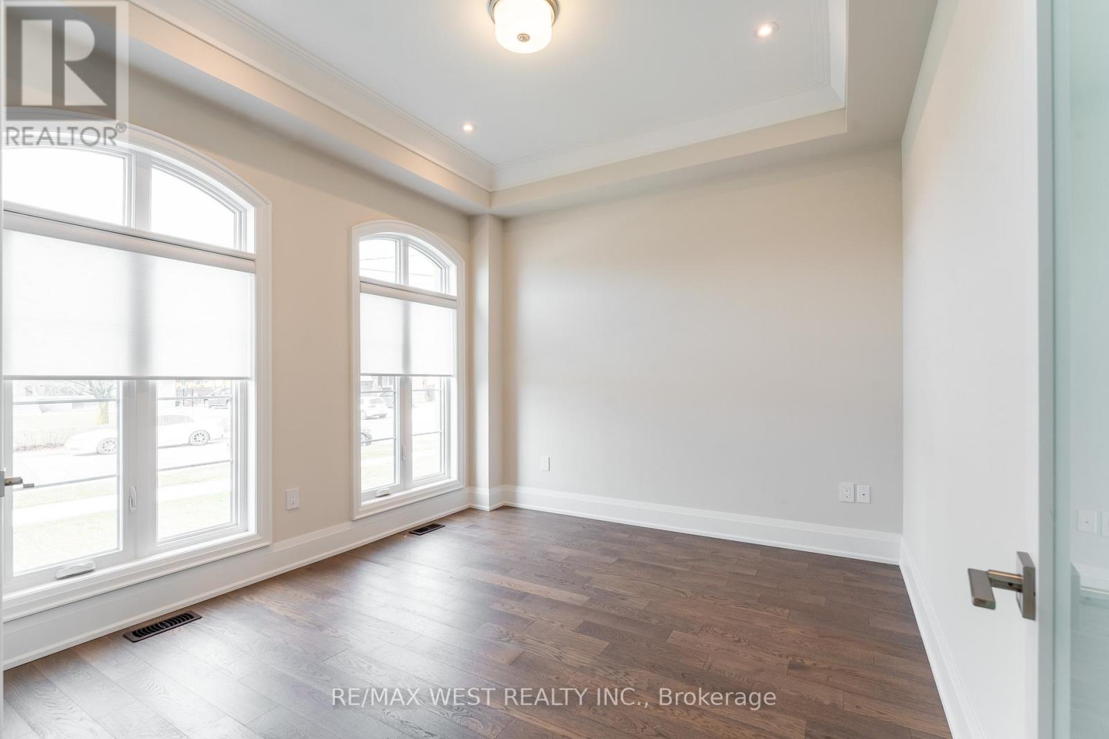 119 Jay Street, Toronto (Maple Leaf), Ontario  M6L 2M3 - Photo 5 - W12937604