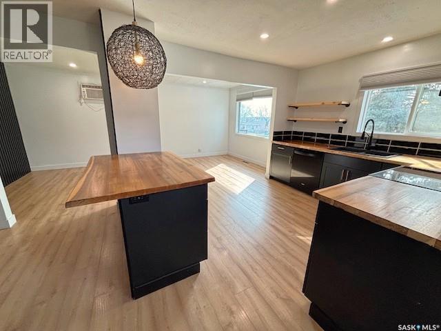 1126 Stadacona Street W, Moose Jaw, Saskatchewan  S6H 2B3 - Photo 4 - SK031659