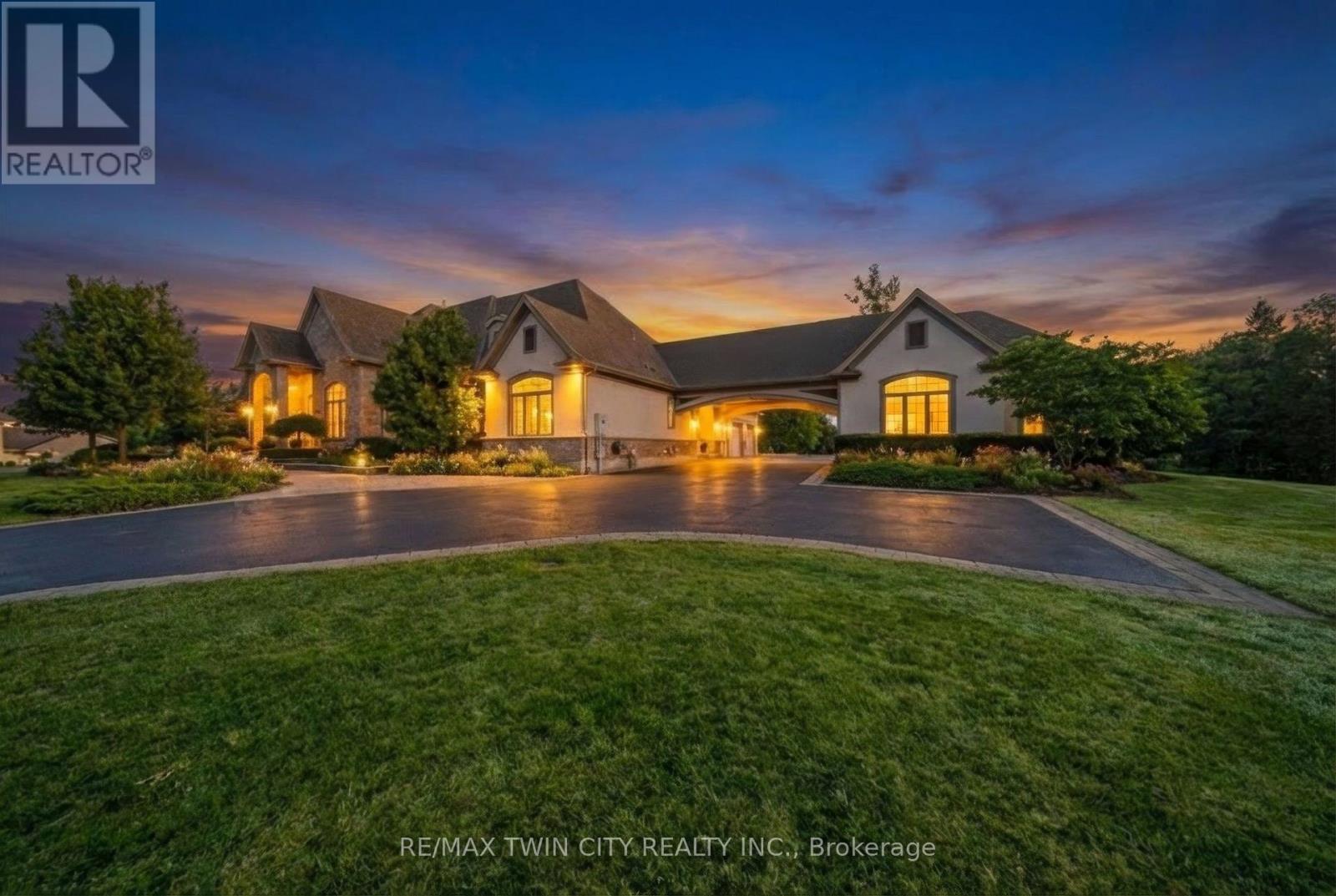 29 Wallace Court, Brantford, Ontario  N3T 5L7 - Photo 2 - X12937602