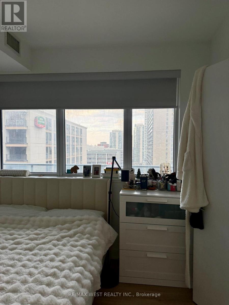 1705 - 7 Grenville Street, Toronto, Ontario  M4Y 0E9 - Photo 7 - C12937588