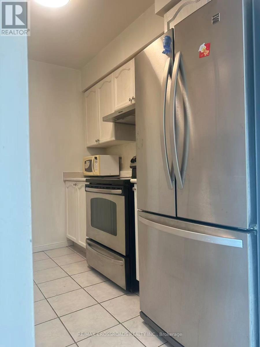 1709 - 1 Pemberton Avenue, Toronto, Ontario  M2M 4L9 - Photo 2 - C12805518