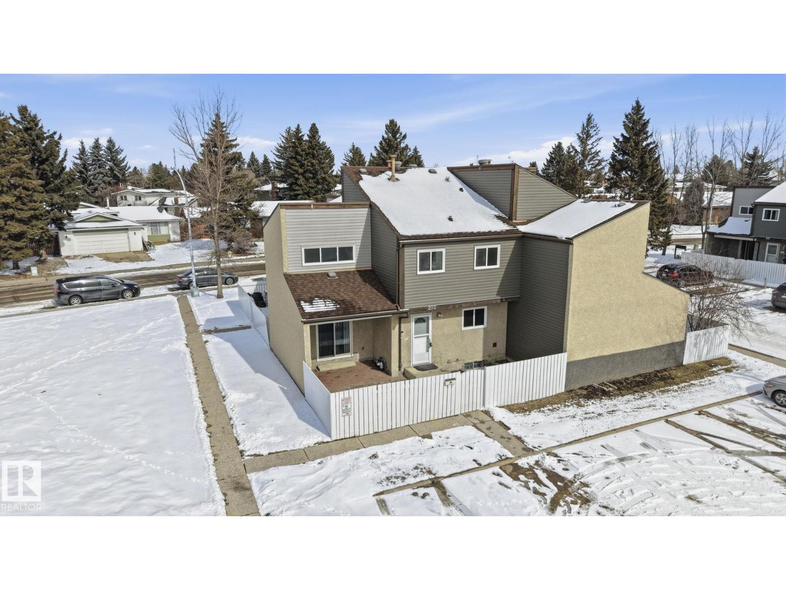 202 Kaskitayo Ct Nw, Edmonton, Alberta  T6J 3T3 - Photo 2 - E4479599