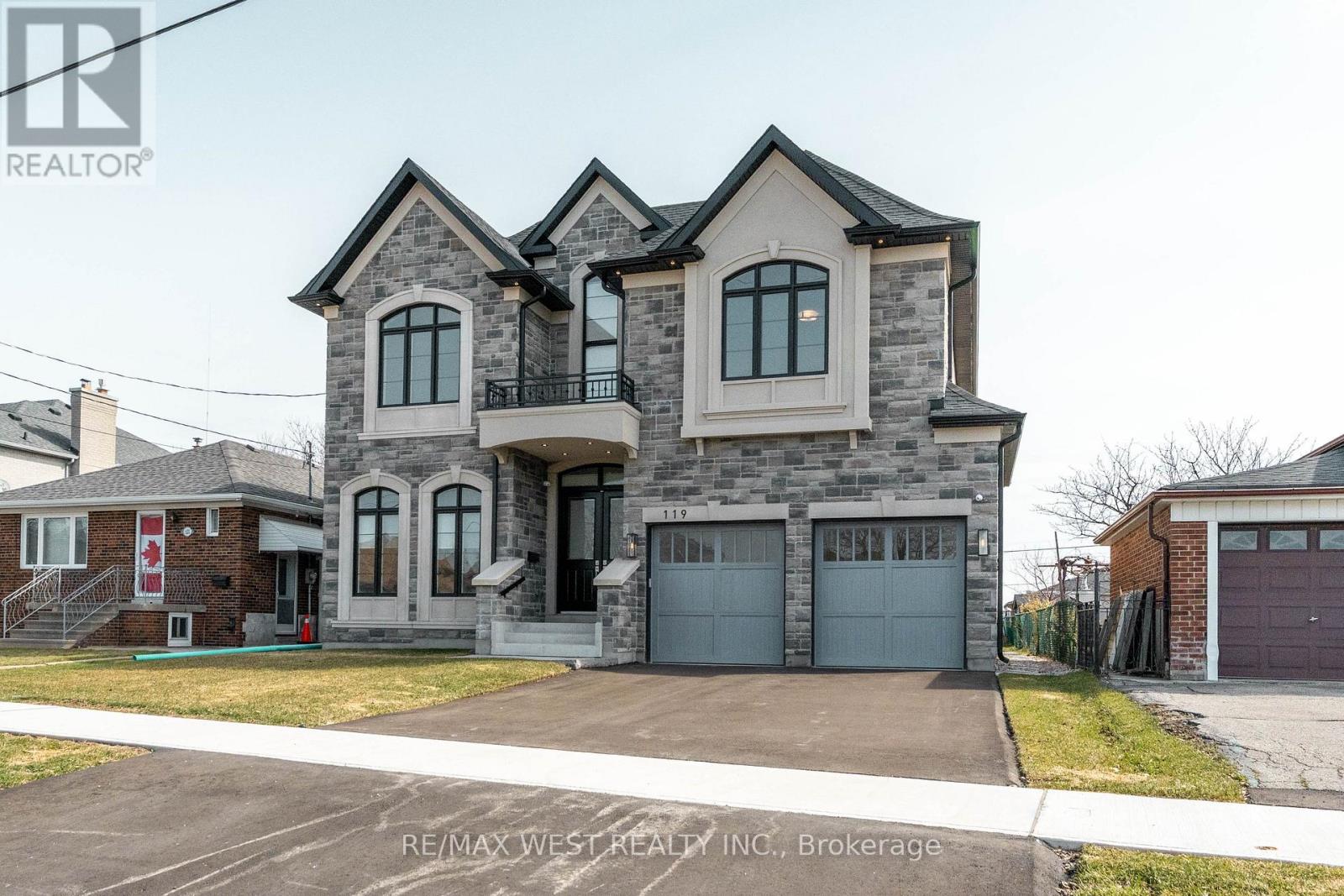 119 JAY STREET, Toronto, Ontario