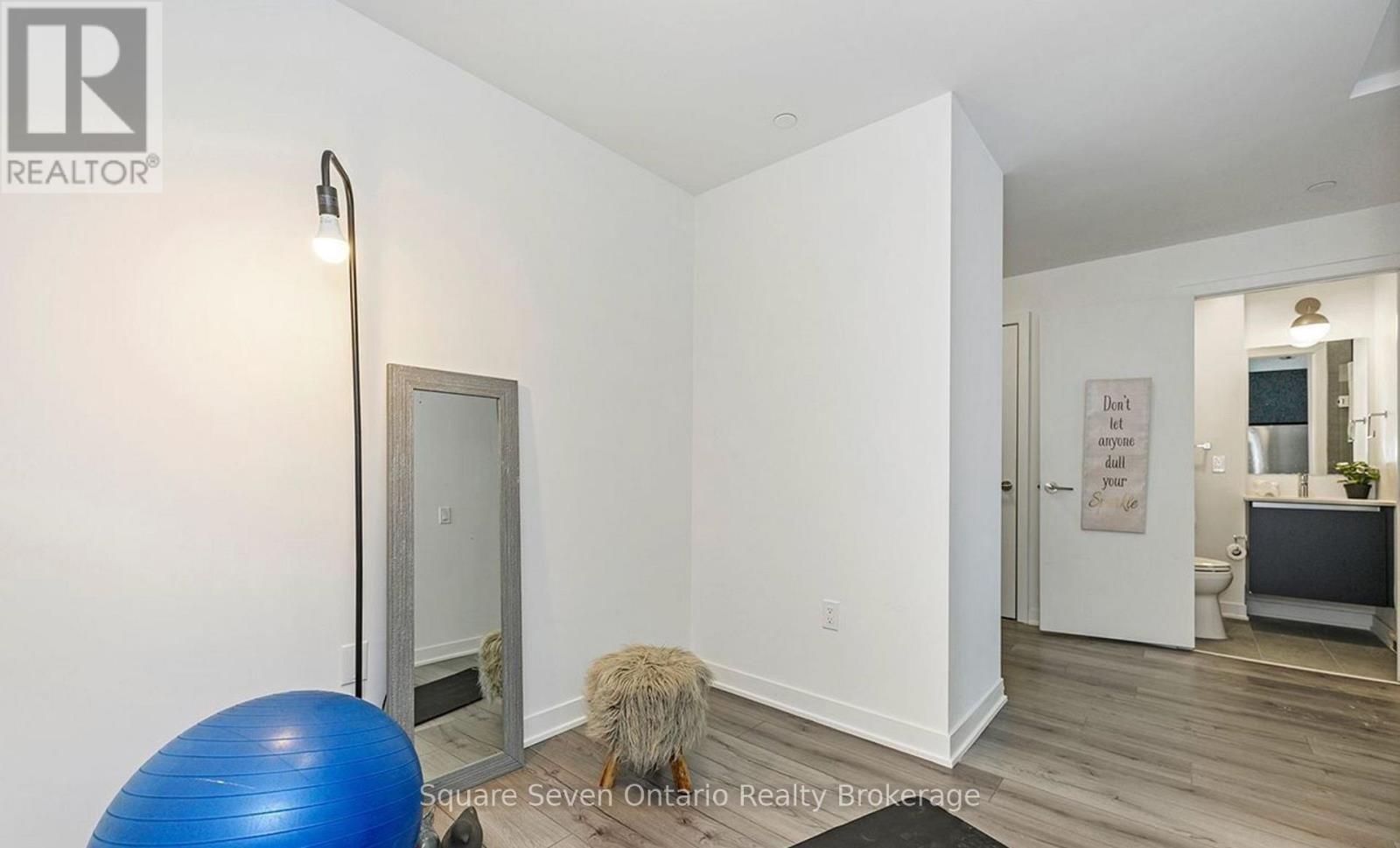 820 - 395 Dundas Street, Oakville, Ontario  L6M 4M2 - Photo 3 - W12937620