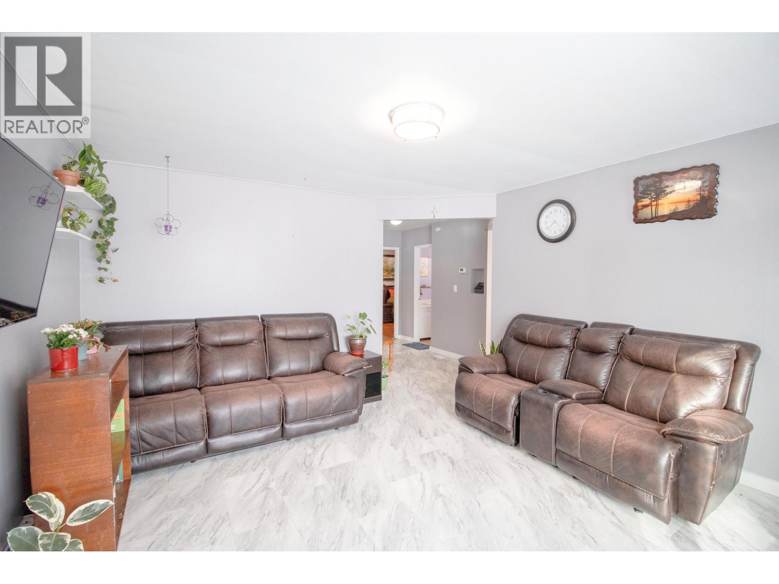 10220 96 Avenue, Fort St. John, British Columbia  V1J 1L4 - Photo 2 - R3104972