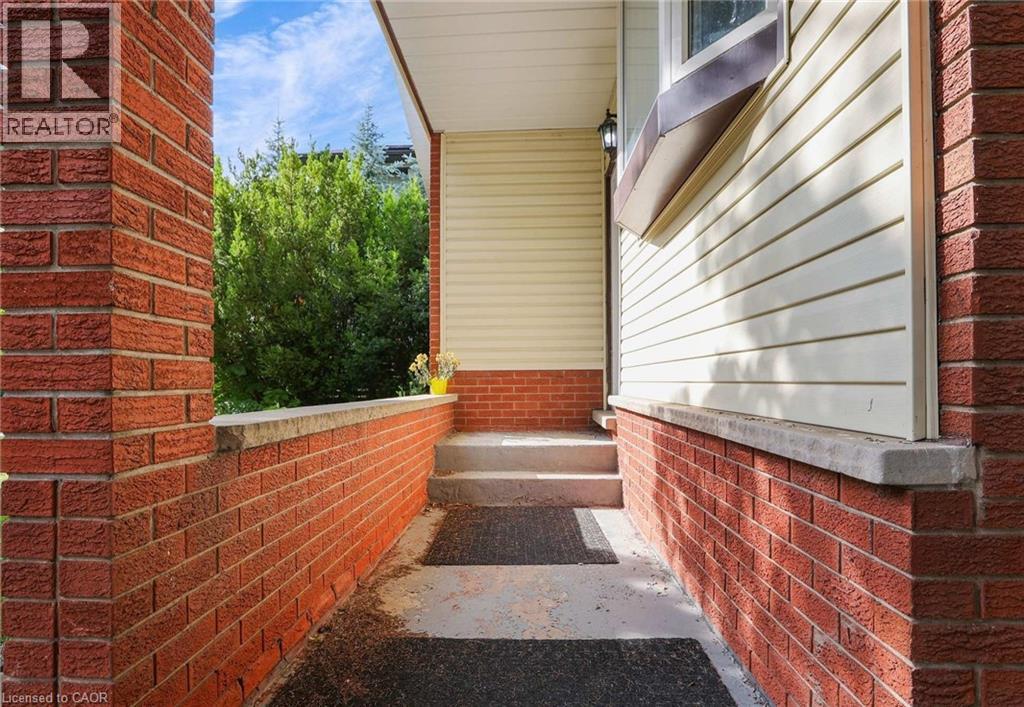 7 Cardill Crescent, Waterloo, Ontario  N2L 3Y7 - Photo 2 - 40814440