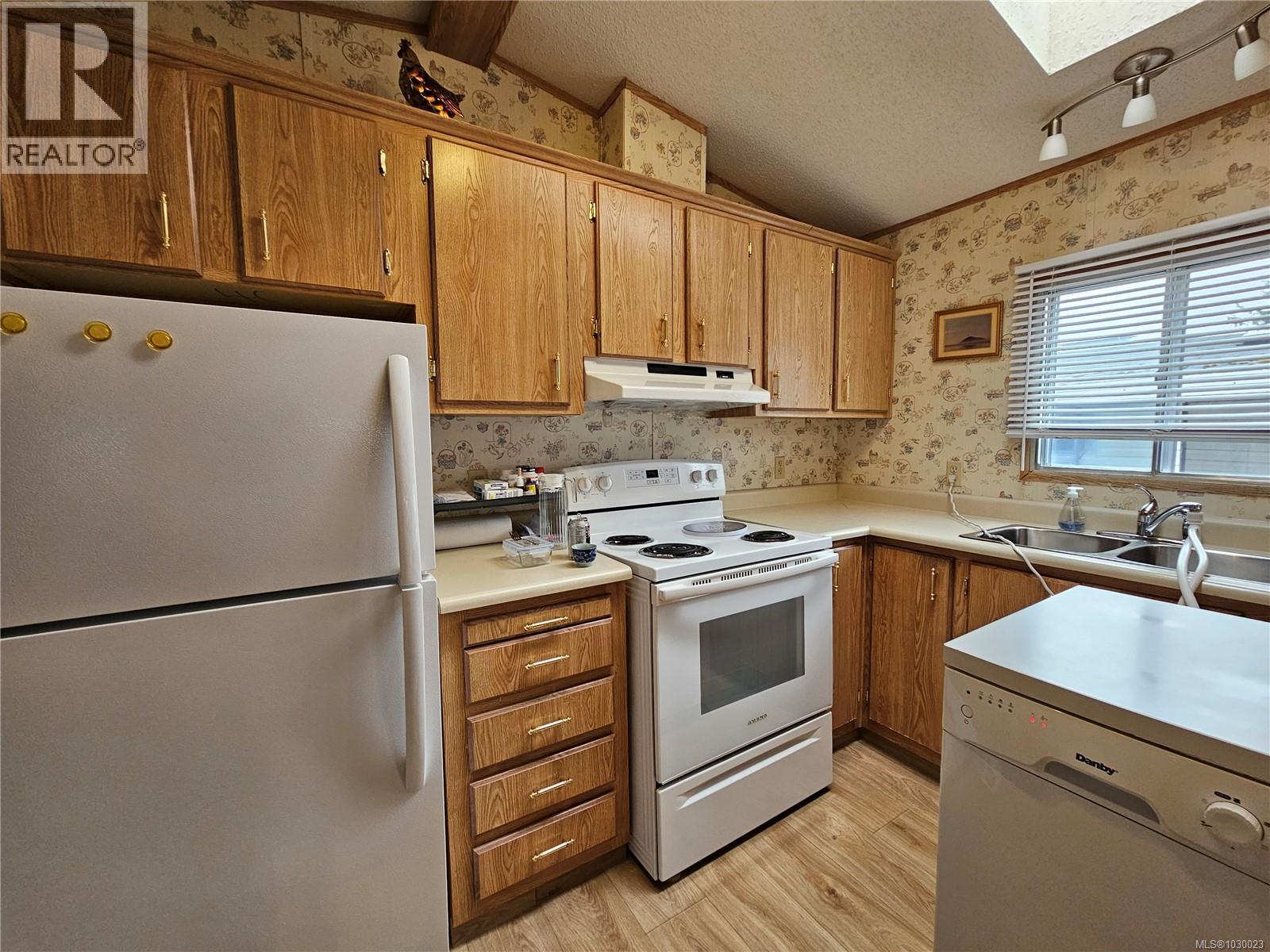 108 17 Chief Robert Sam Lane, View Royal, British Columbia  V9A 4K2 - Photo 5 - 1030023