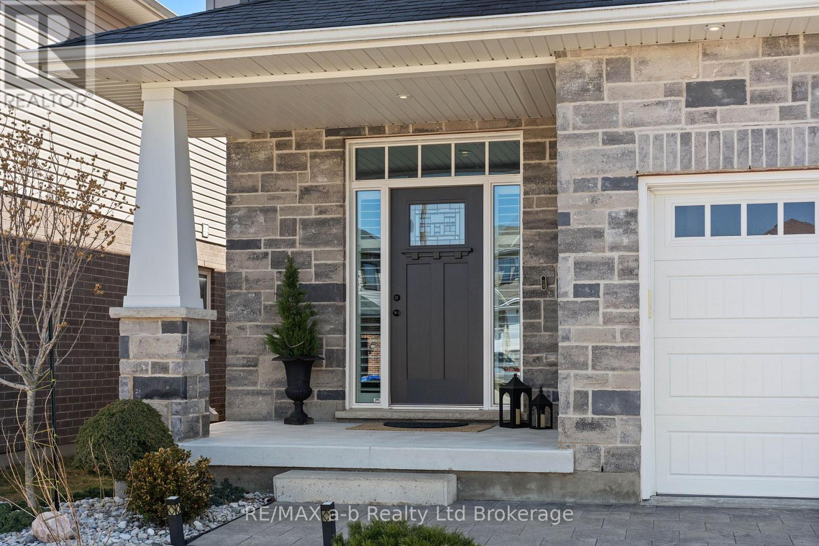 11 Chamberlain Avenue, Ingersoll, Ontario  N5C 0C6 - Photo 2 - X12937636