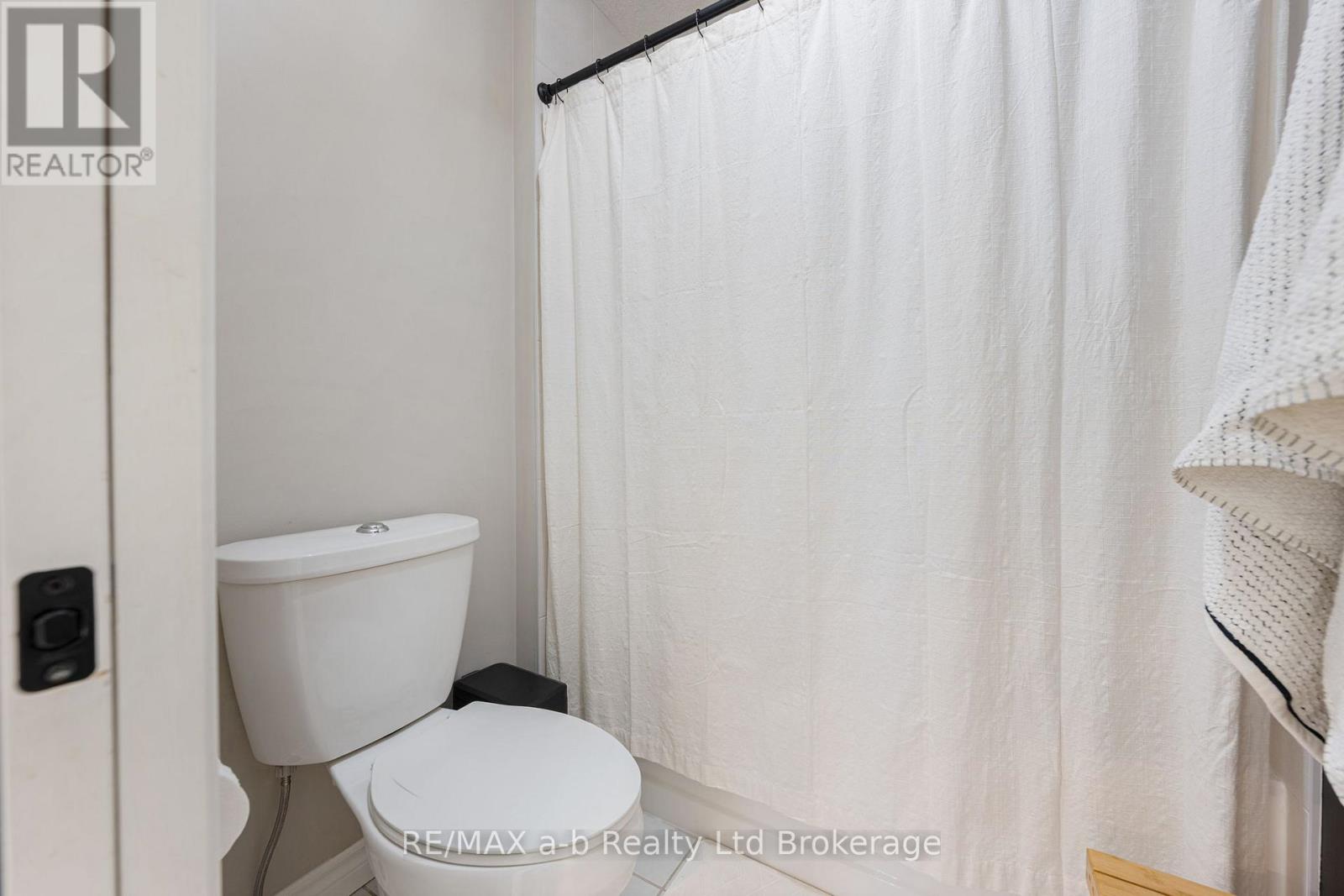 11 Chamberlain Avenue, Ingersoll, Ontario  N5C 0C6 - Photo 21 - X12937636