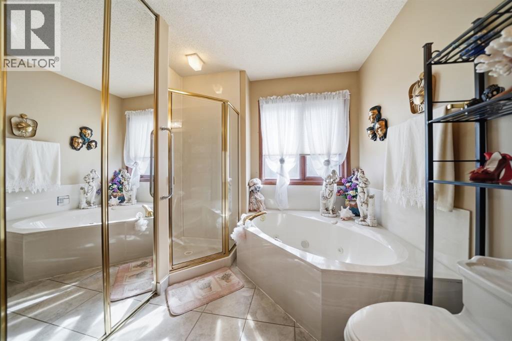 44 Edgeland Close Nw, Calgary, Alberta  T3A 3B1 - Photo 15 - A2294134