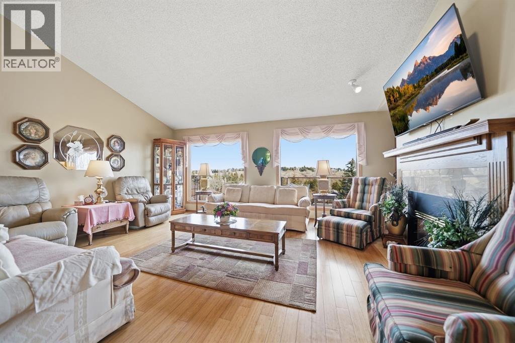 44 Edgeland Close Nw, Calgary, Alberta  T3A 3B1 - Photo 5 - A2294134