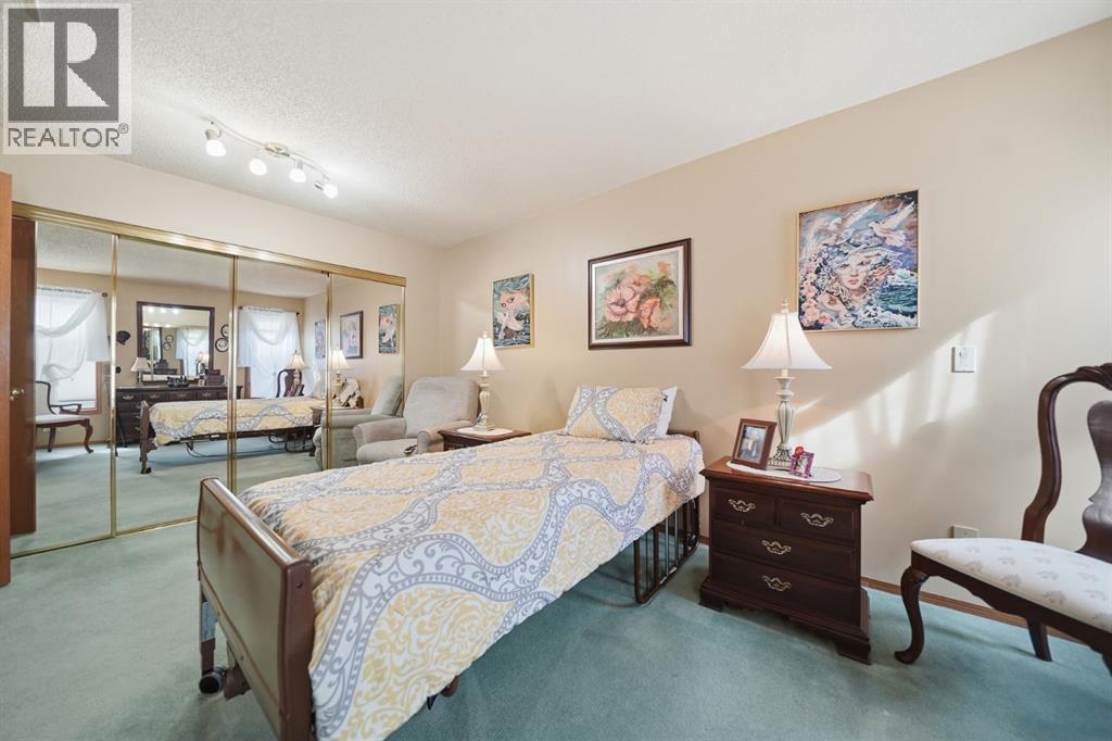 44 Edgeland Close Nw, Calgary, Alberta  T3A 3B1 - Photo 13 - A2294134