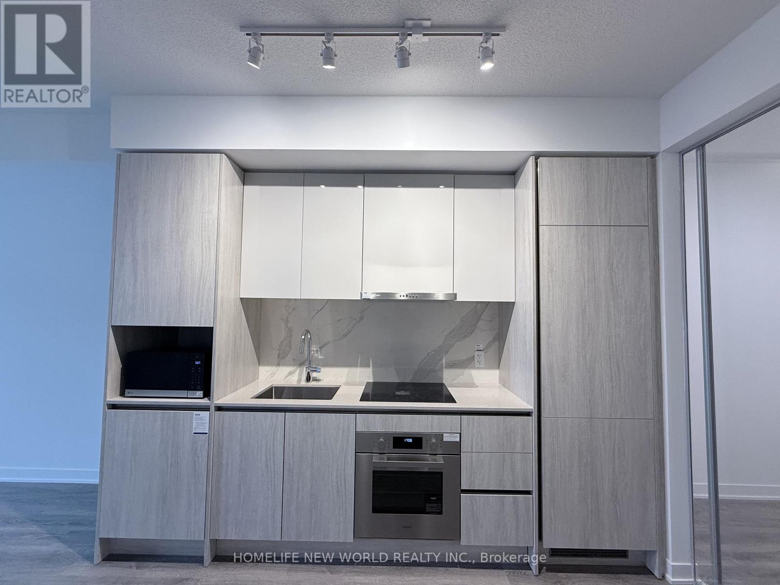 2807 - 180 Front Street E, Toronto, Ontario  M5A 0K9 - Photo 3 - C12937626