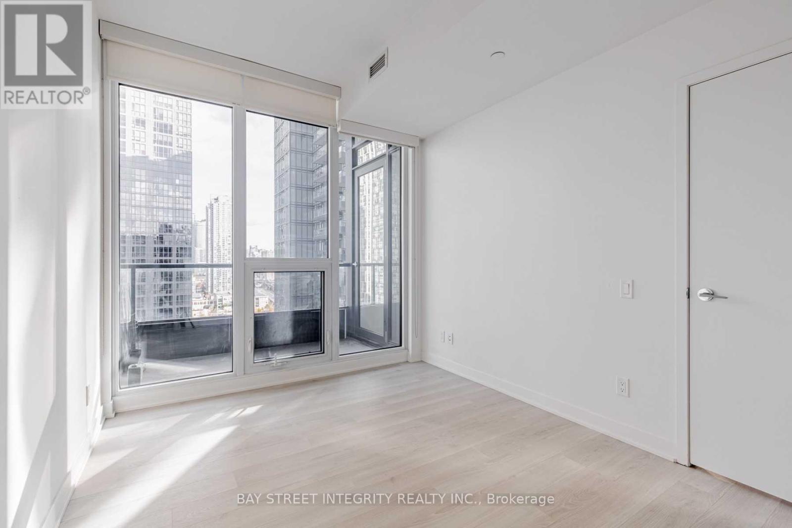 2107 - 80 Queens Wharf Road, Toronto, Ontario  M5V 0B4 - Photo 2 - C12937670