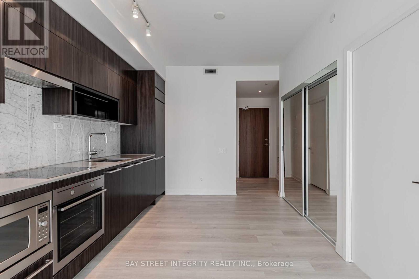 2107 - 80 Queens Wharf Road, Toronto, Ontario  M5V 0B4 - Photo 8 - C12937670