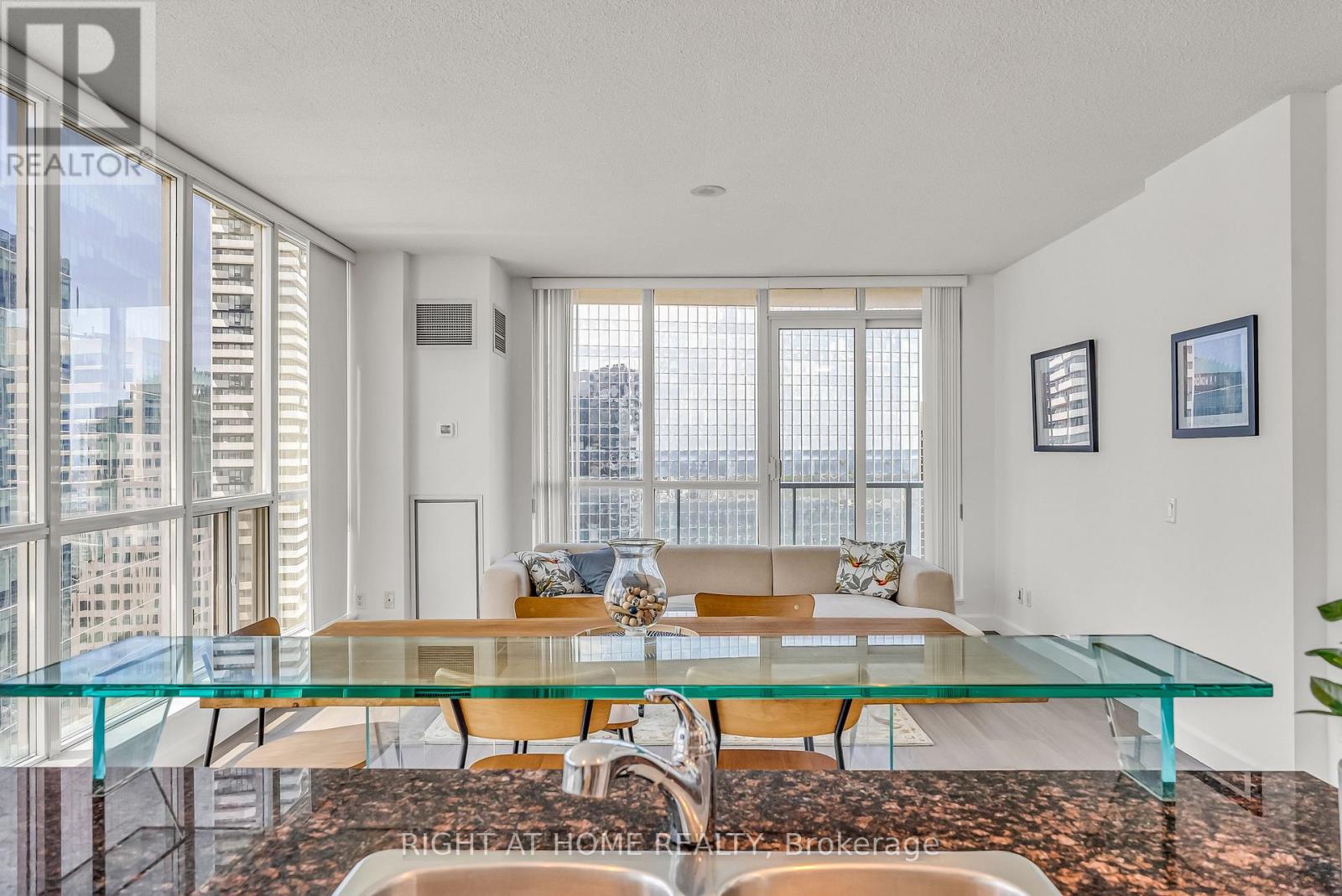 3202 - 8 York Street, Toronto, Ontario  M5J 2Y2 - Photo 11 - C12937694