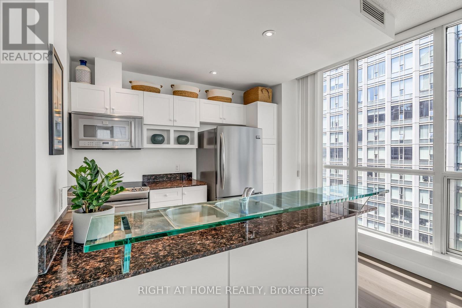 3202 - 8 York Street, Toronto, Ontario  M5J 2Y2 - Photo 8 - C12937694