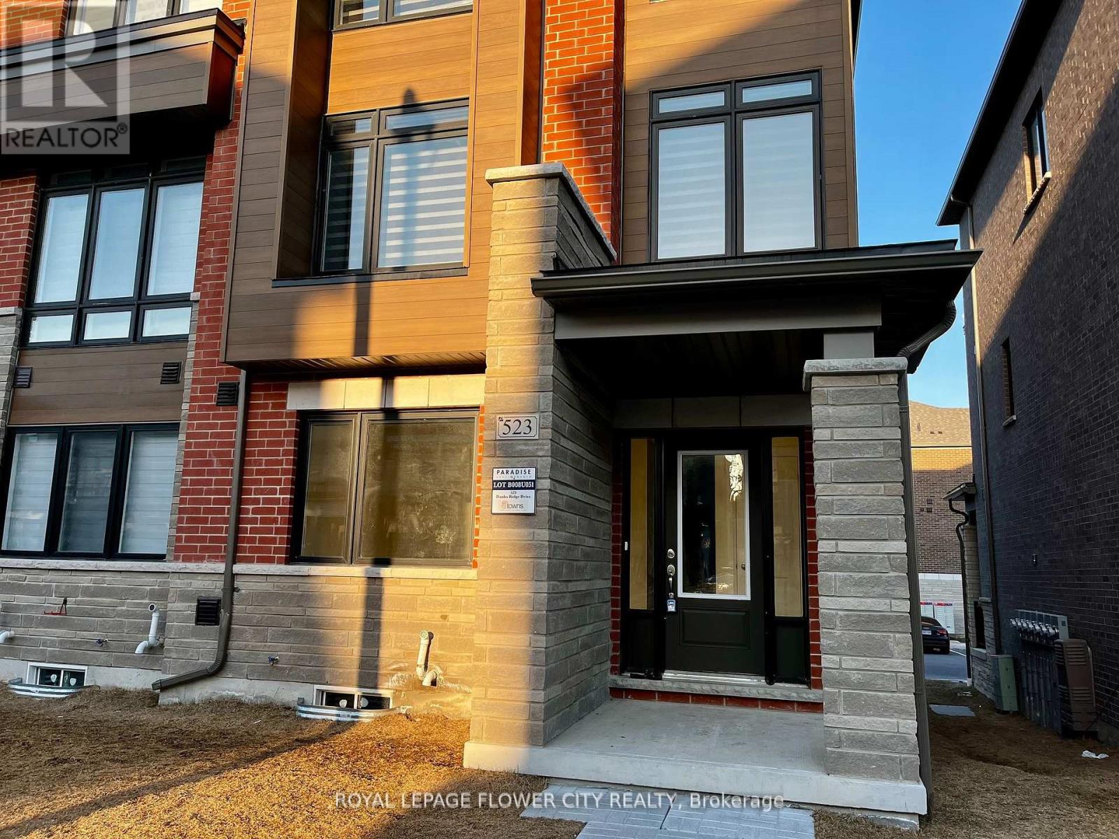 523 Danks Ridge Drive, Ajax, Ontario  L1S 0H3 - Photo 3 - E12937642