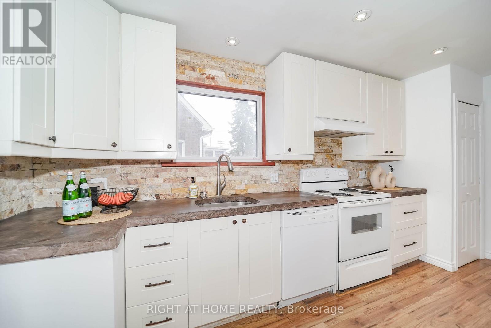 1083 Pharmacy Avenue, Toronto, Ontario  M1R 2H2 - Photo 27 - E12937648