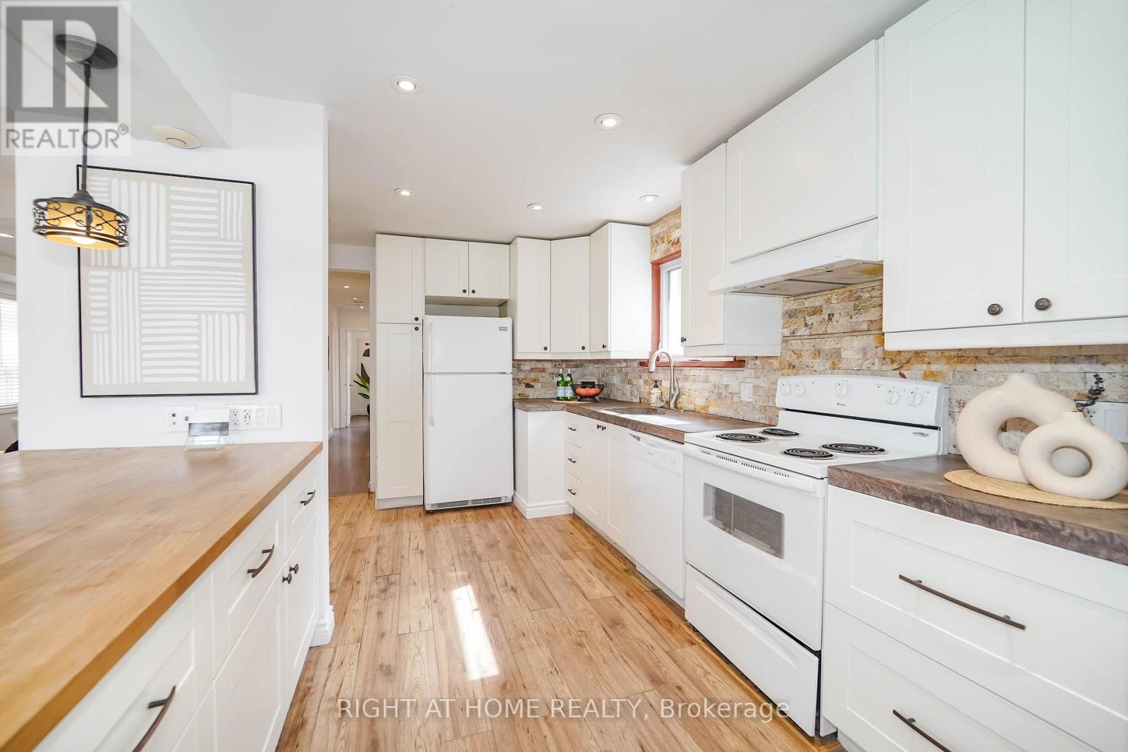 1083 Pharmacy Avenue, Toronto, Ontario  M1R 2H2 - Photo 28 - E12937648