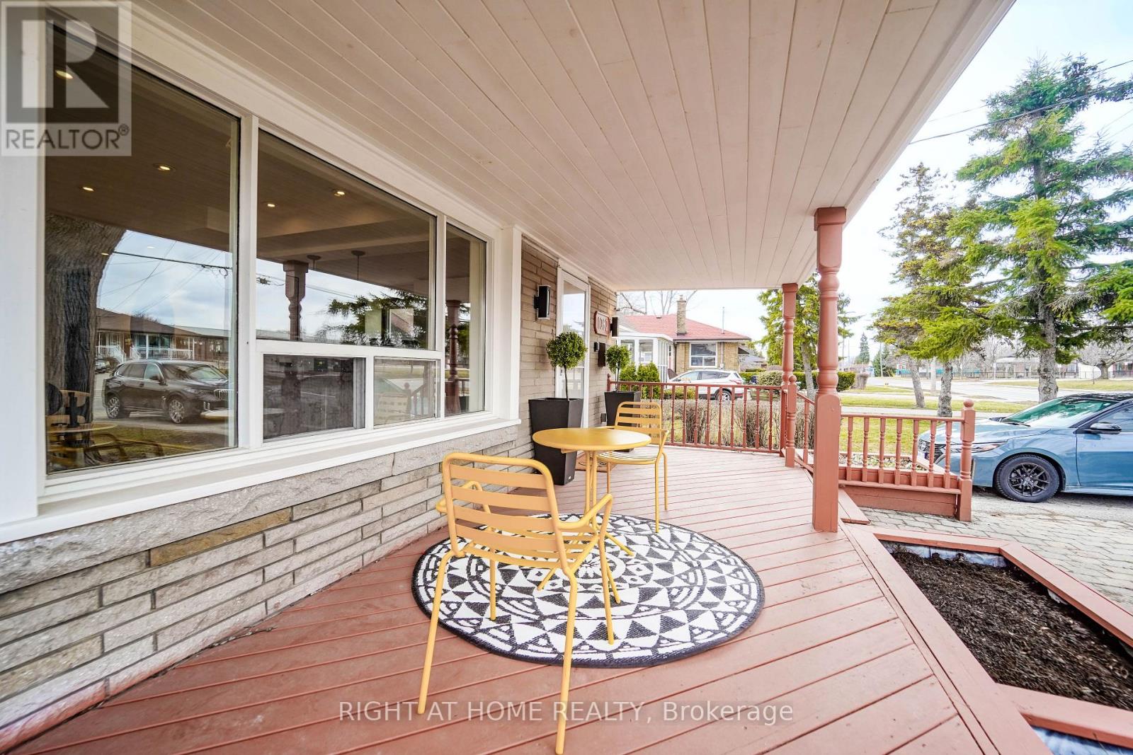 1083 Pharmacy Avenue, Toronto, Ontario  M1R 2H2 - Photo 4 - E12937648