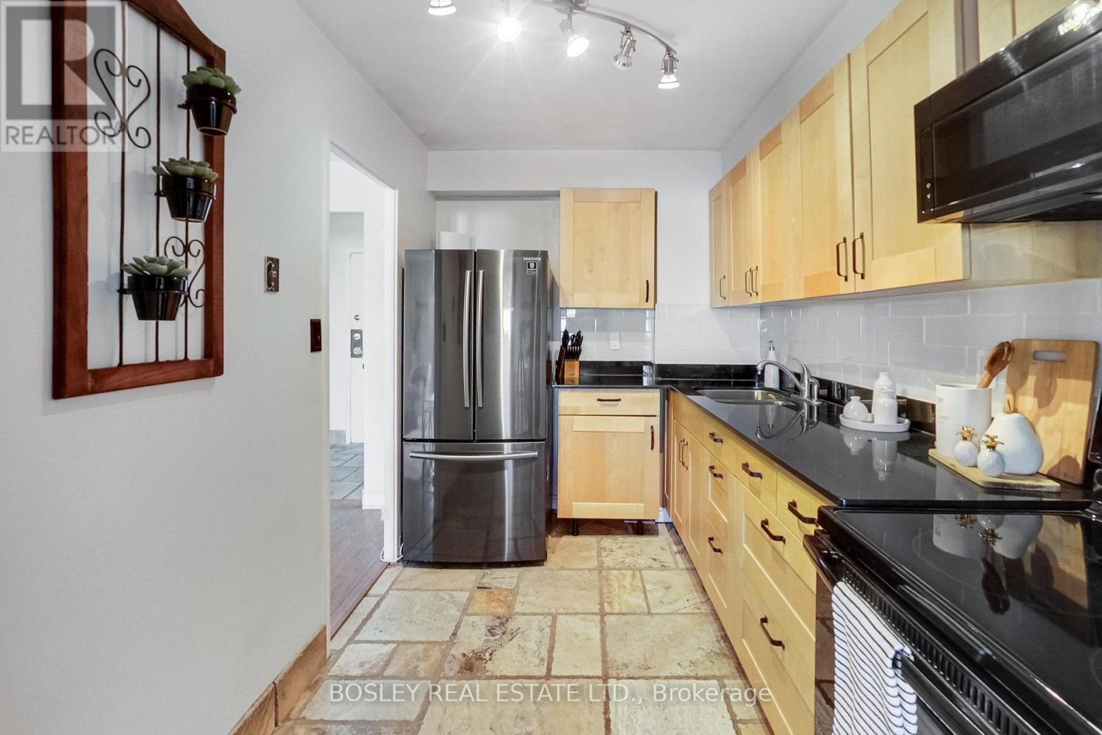 1902 - 3 Massey Square, Toronto, Ontario  M4C 5L5 - Photo 8 - E12937674