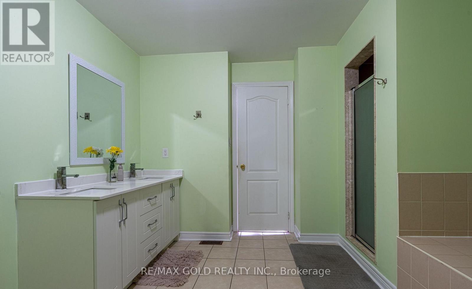 311 Father Tobin Road, Brampton, Ontario L6R 0P4 - Photo 21 - W12890522