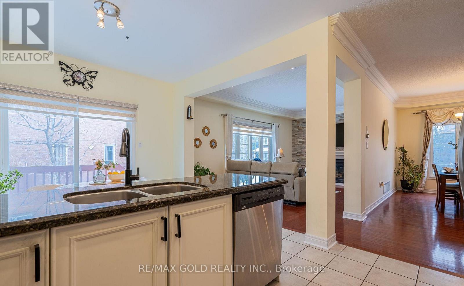 311 Father Tobin Road, Brampton, Ontario L6R 0P4 - Photo 8 - W12890522