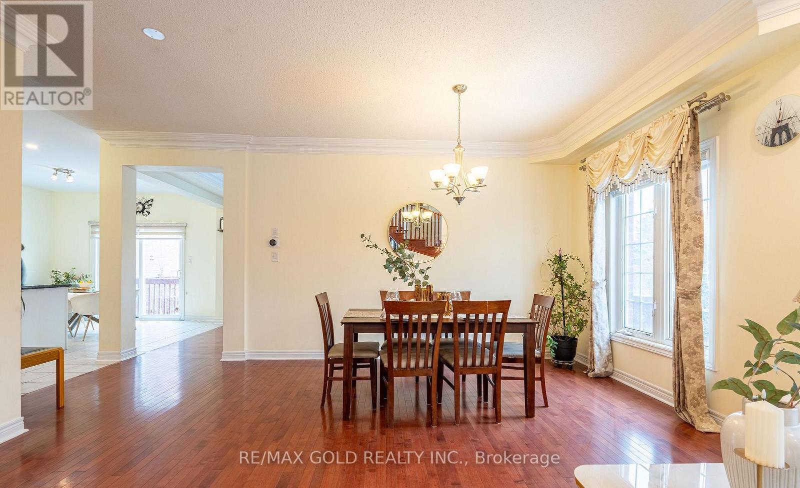 311 Father Tobin Road, Brampton, Ontario L6R 0P4 - Photo 4 - W12890522